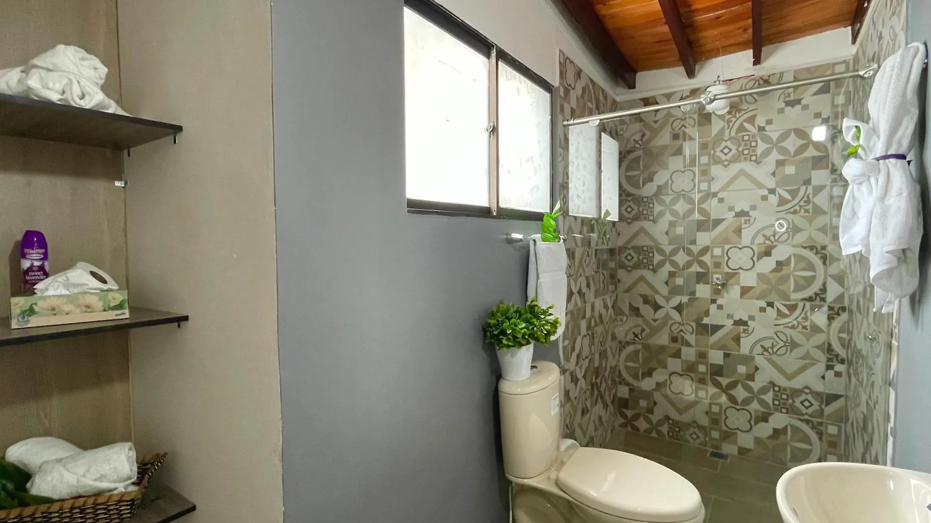 Homer Colors - Tu Hogar En Medellin Para 20 Personas