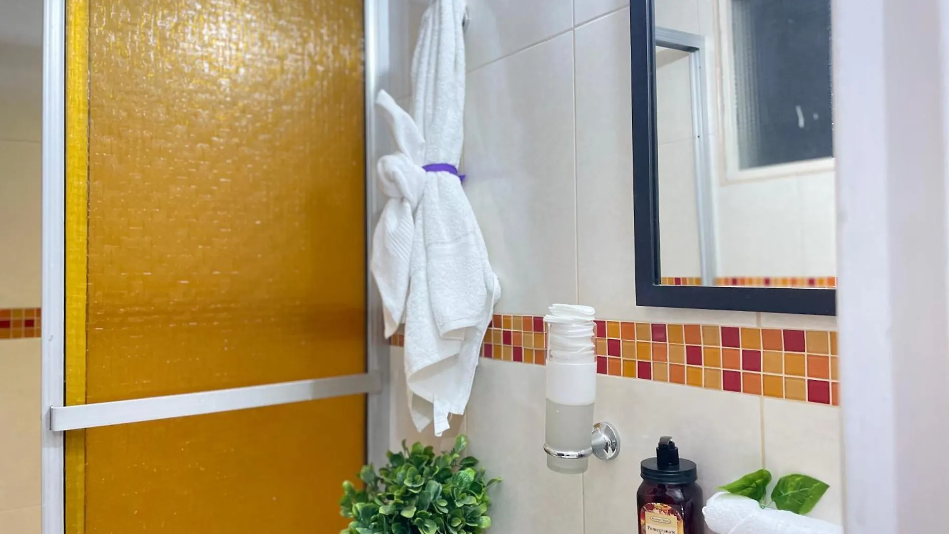 Homer Colors - Tu Hogar En Medellin Para 20 Personas Kolumbie