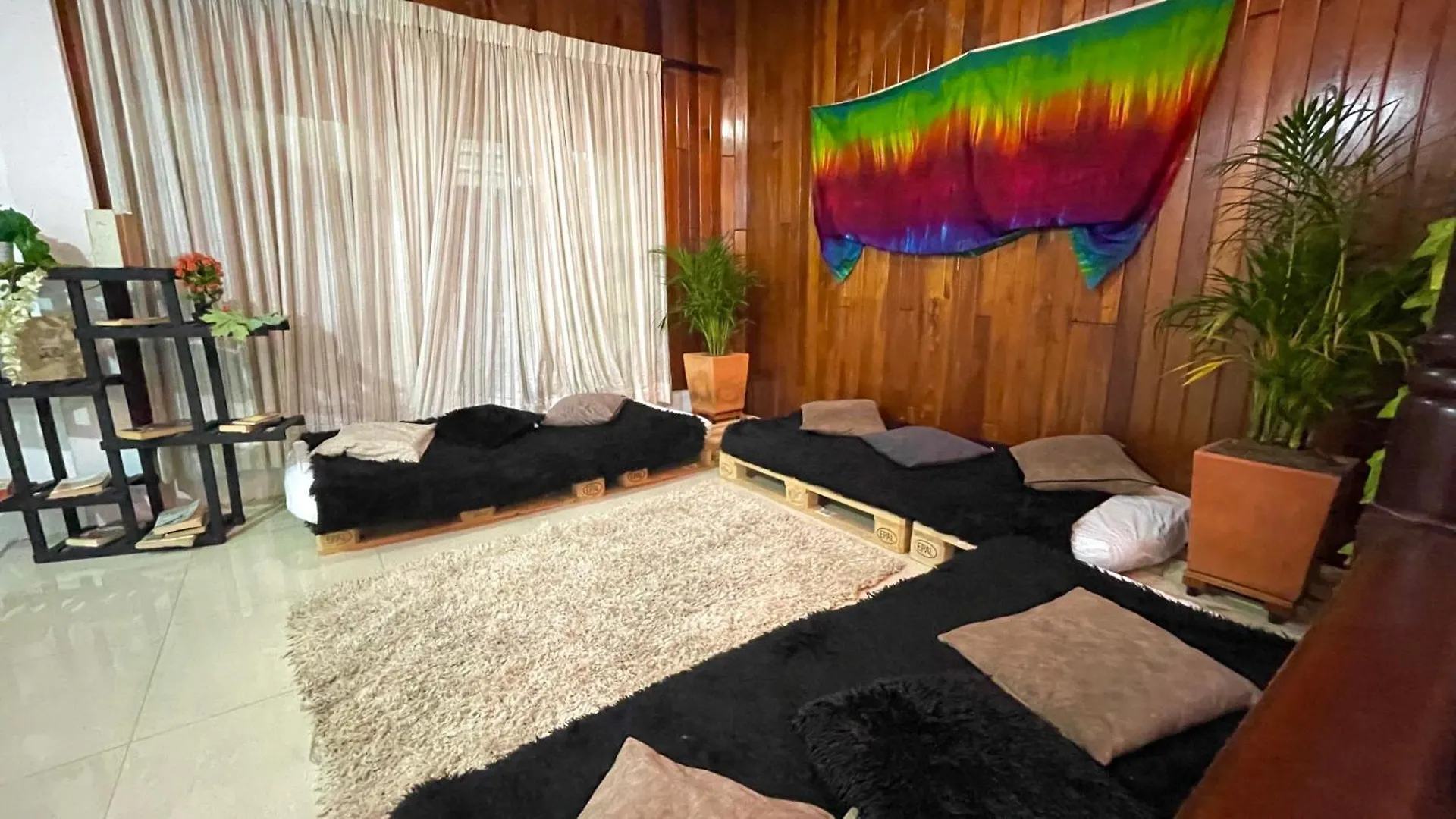 Homer Colors - Tu Hogar En Medellin Para 20 Personas Penzion
