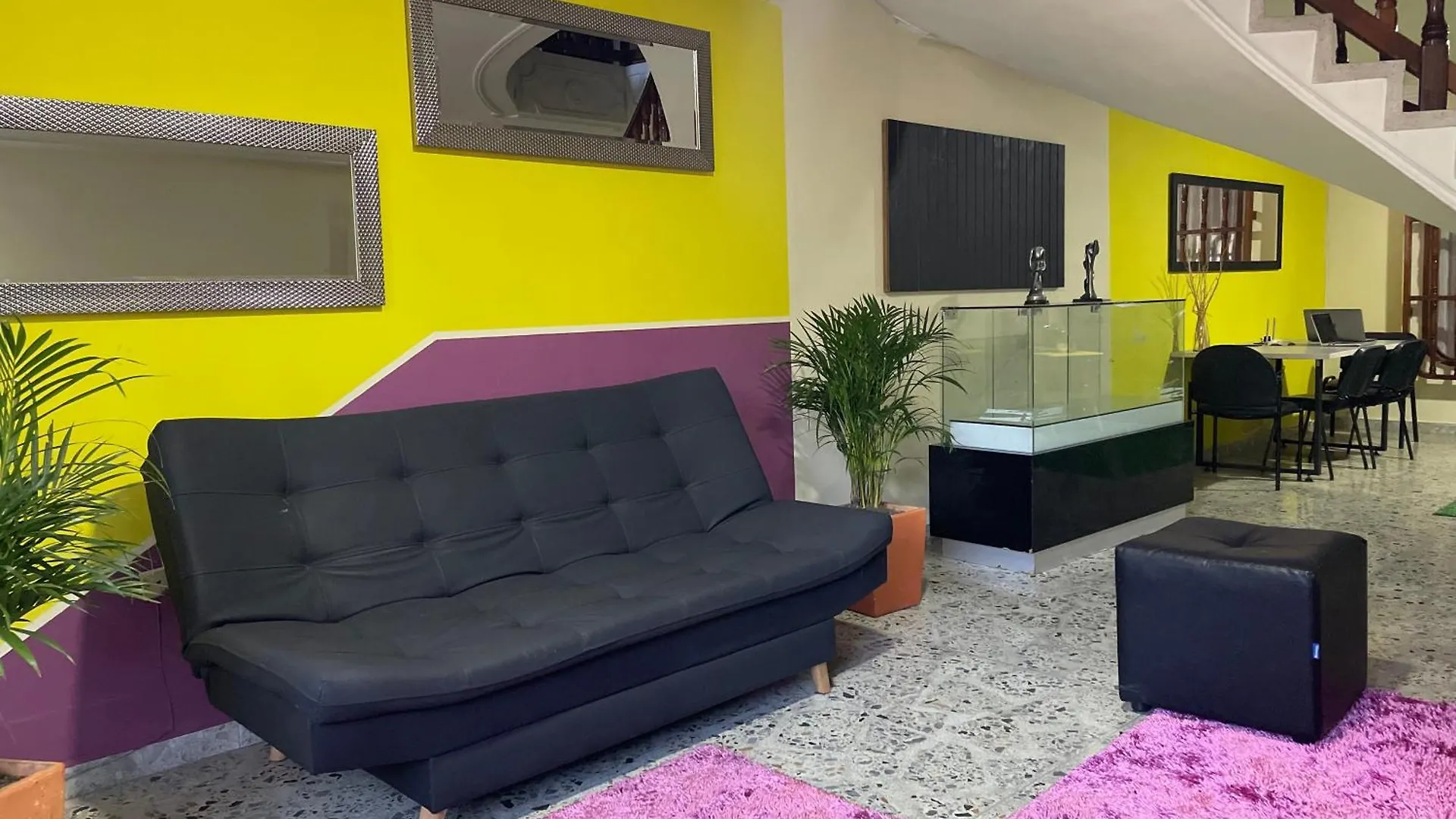 Penzion Homer Colors - Tu Hogar En Medellin Para 20 Personas