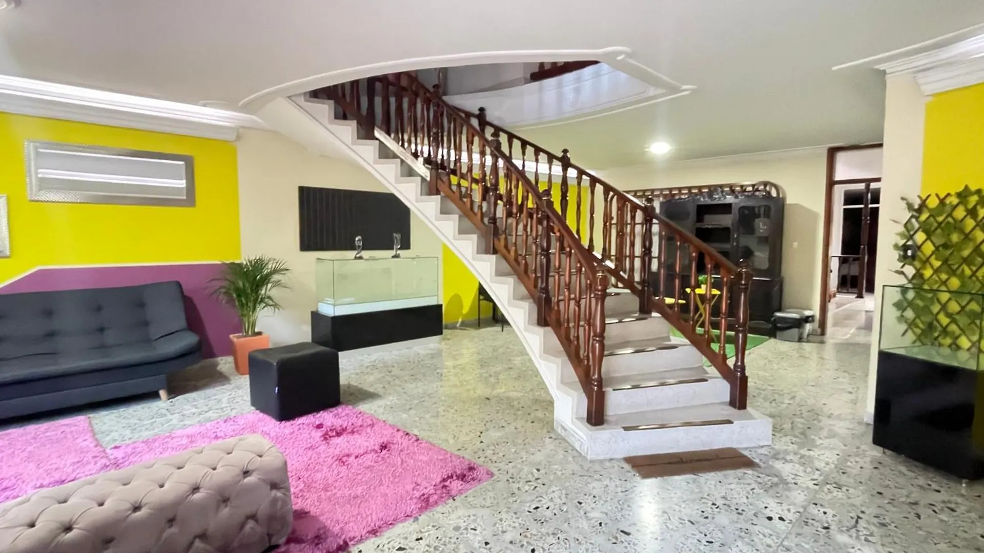 Homer Colors - Tu Hogar En Medellin Para 20 Personas