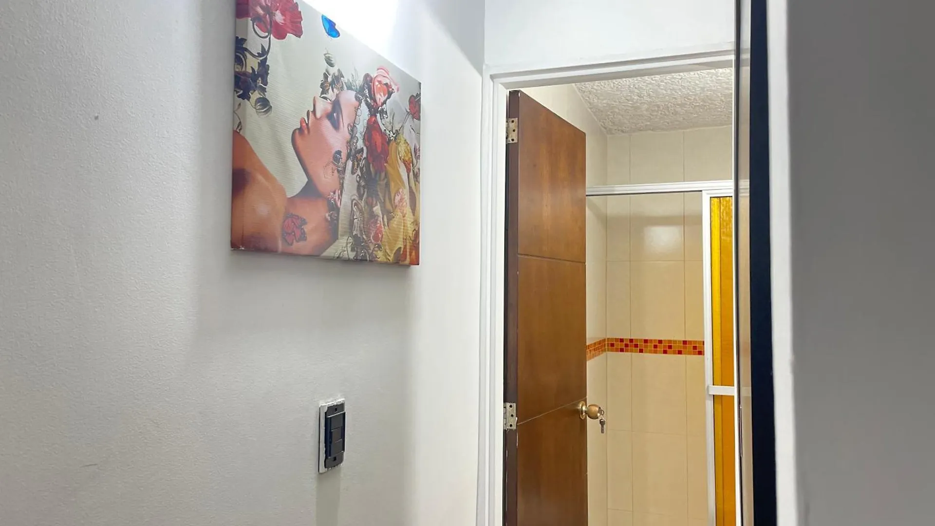 Homer Colors - Tu Hogar En Medellin Para 20 Personas 0*,  Colombia